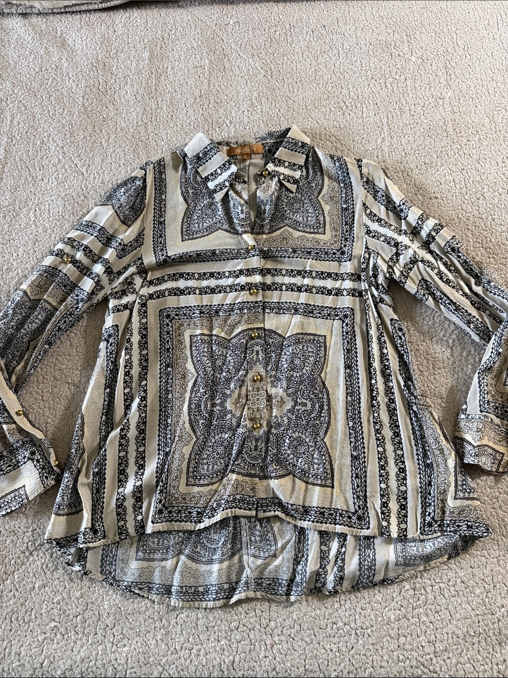 Ellen Tracy Black and Ivory Printed Button-Front Shirt Medium